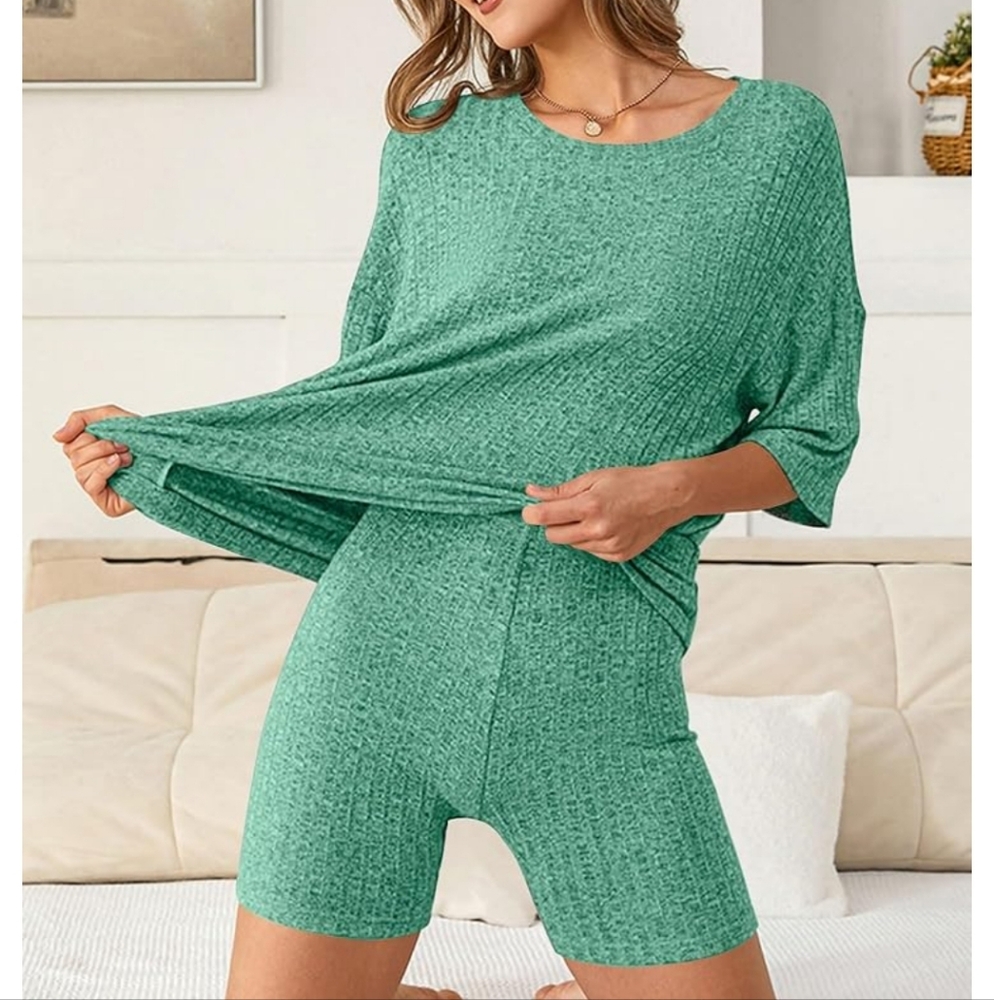 NWT Women's Green Lounge 2 PC Set